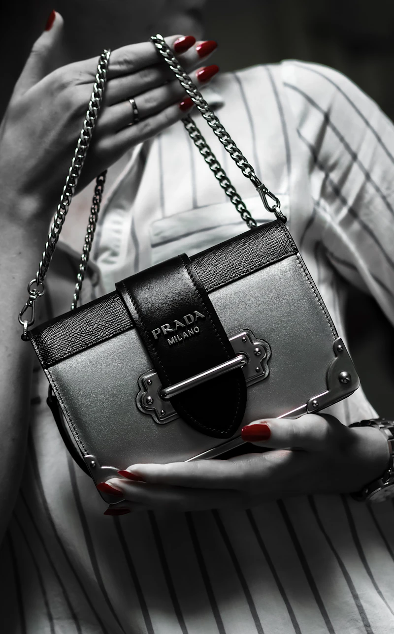 Storing leather bag in dust bag