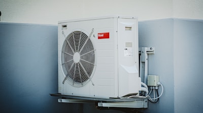 white and gray box fan