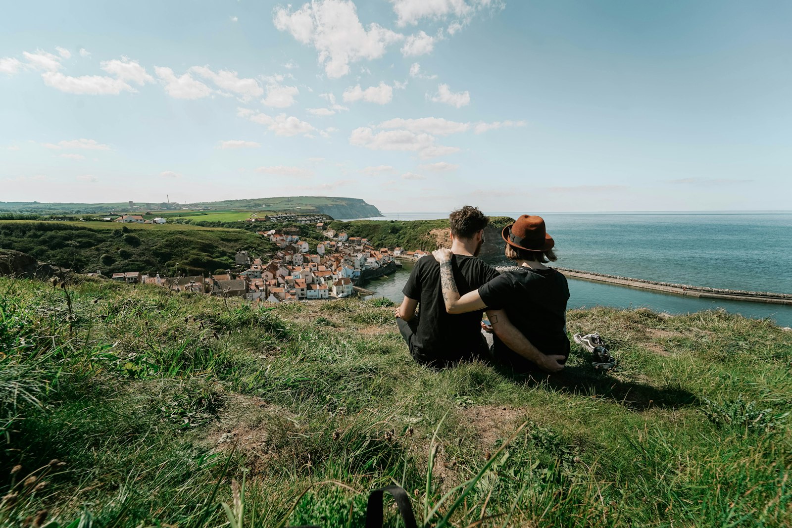 Sony a7 II + Samyang AF 14mm F2.8 FE sample photo. Man and woman sitting photography