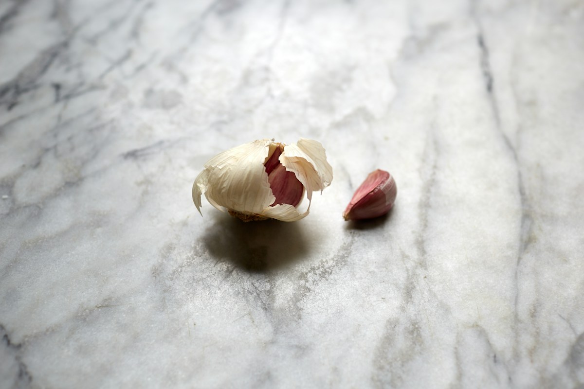 How Can You Store Bulk Garlic for Weeknight Cooking?