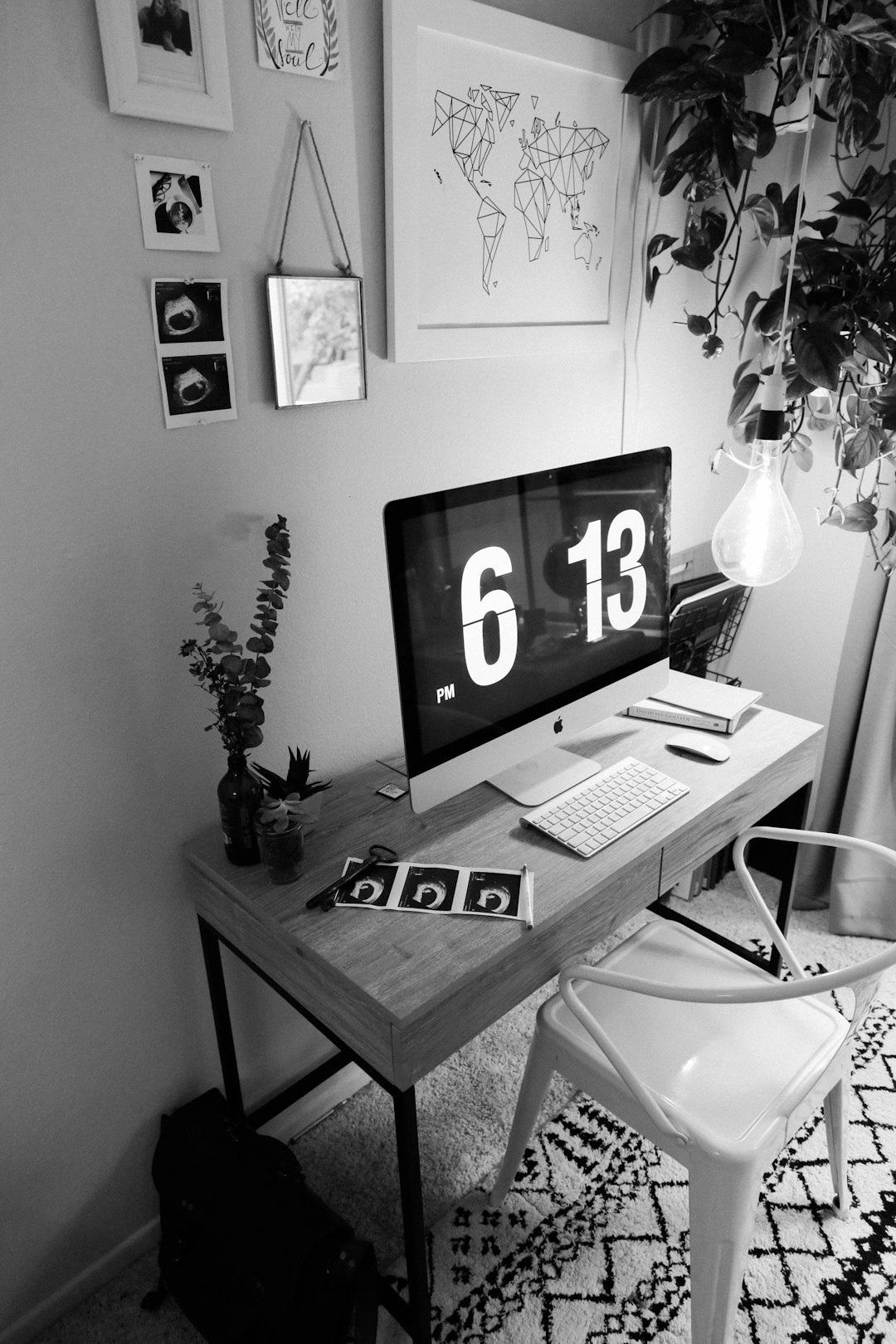 black and white digital clock at 10 00