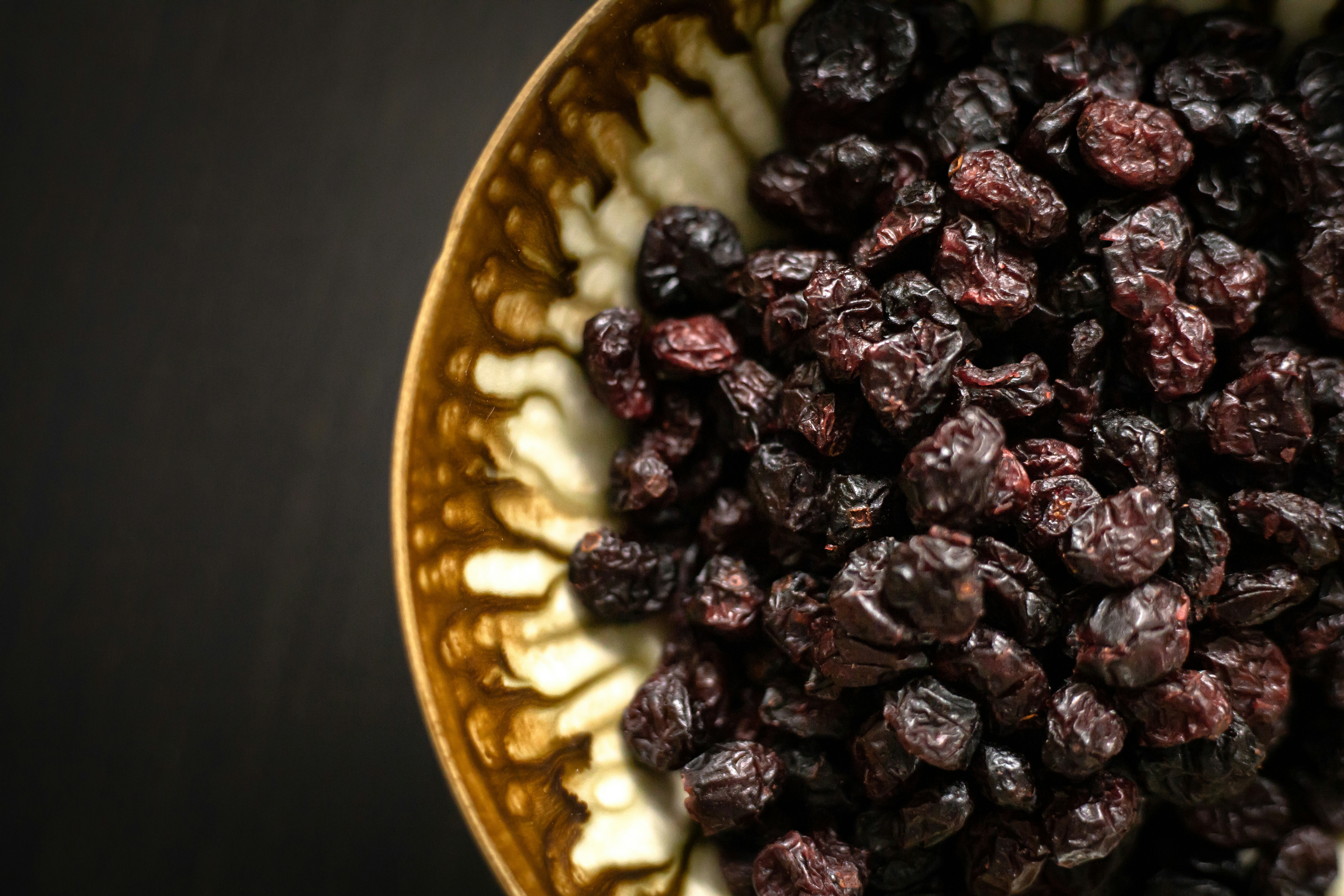 Benefits of Eating Raisins At Night: What Happens If You Eat Raisins Every day?