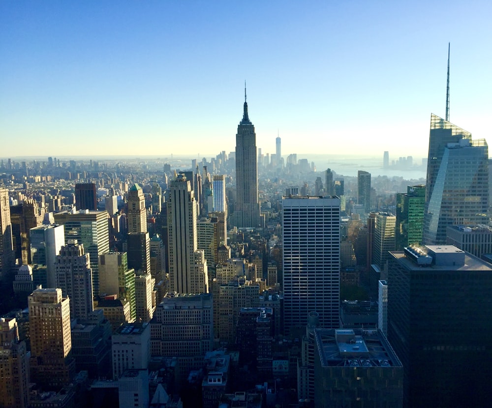 Vista aérea de los edificios de la ciudad durante el día