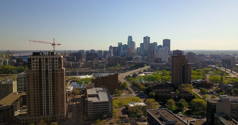 Vue aérienne des bâtiments de la ville pendant la journée