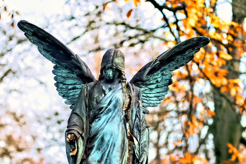 angel statue in selective focus photography