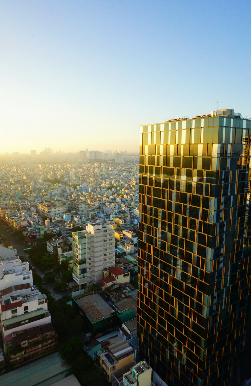 high rise building during daytime