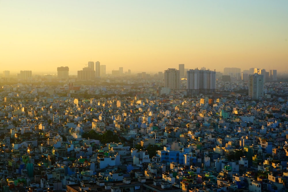 Vista aérea de los edificios de la ciudad durante el día