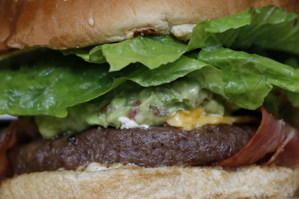 burger with lettuce and tomato