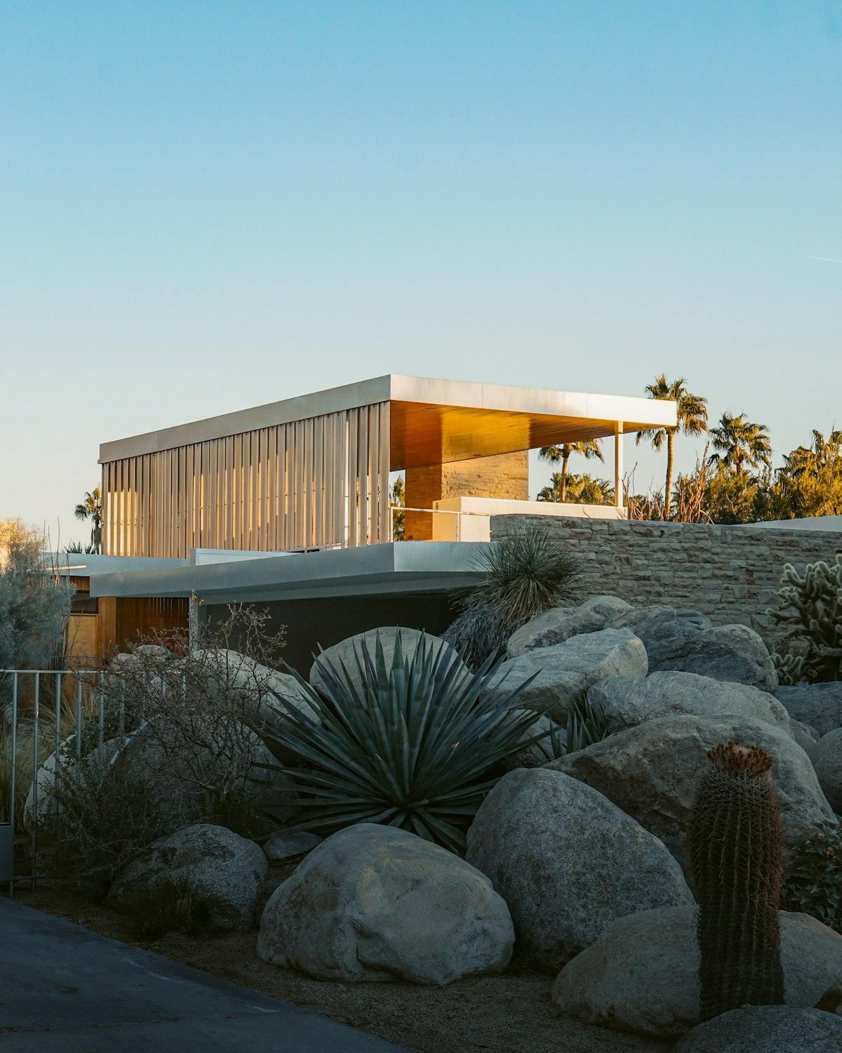 Arquitetura em Balanço (Cantilever): Como Funciona a Estrutura que Desafia a Gravidade
