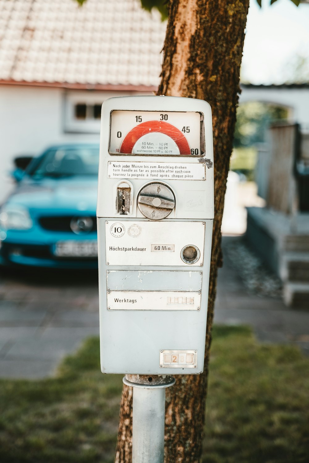 white and red analog meter