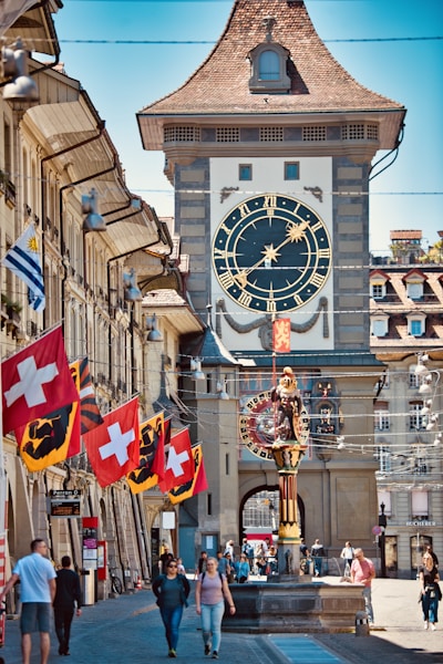Bern Altstadt mit Bundeshaus und Aare
