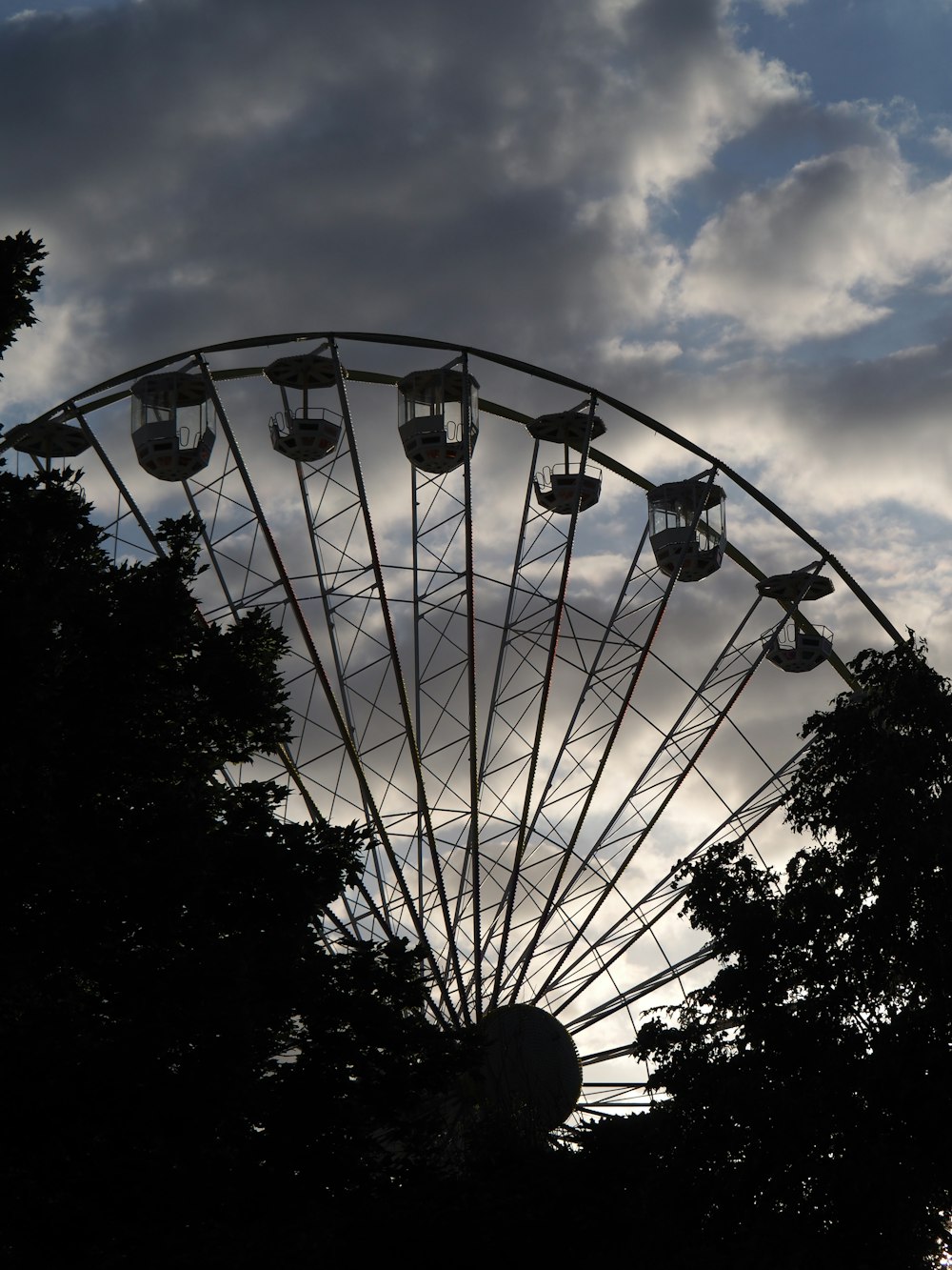 ferris wheel under blue sky