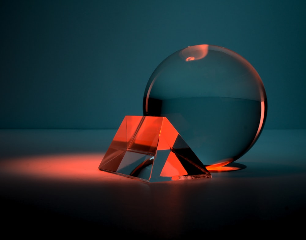 sfera di vetro trasparente con scatola