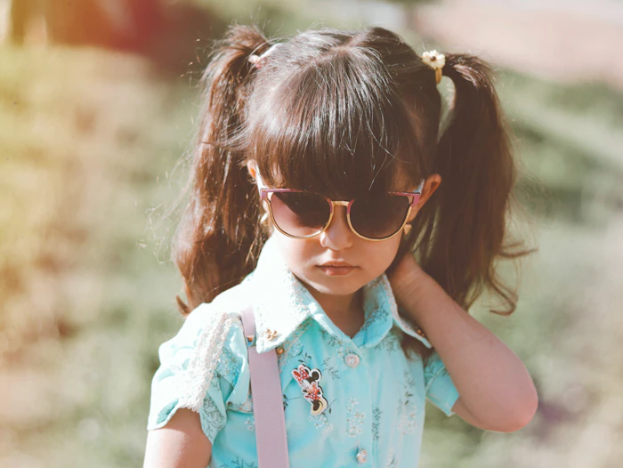 Kids floral shirt and sunglasses look