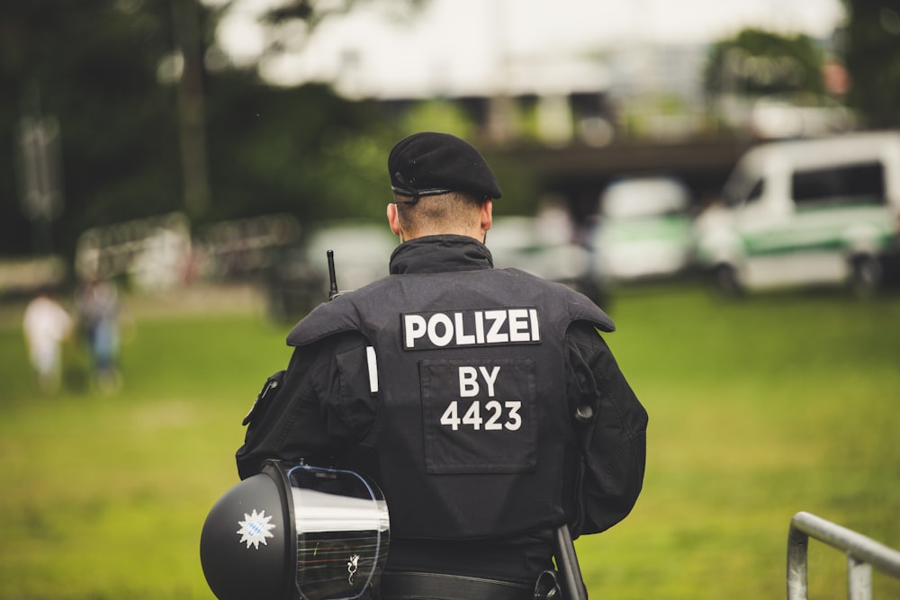 Man in black and white adidas t-shirt wearing black cap photo – Free  Deutschland Image on Unsplash