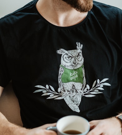 man in black and green crew neck t-shirt