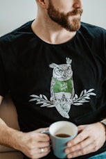 man in black and green crew neck t-shirt