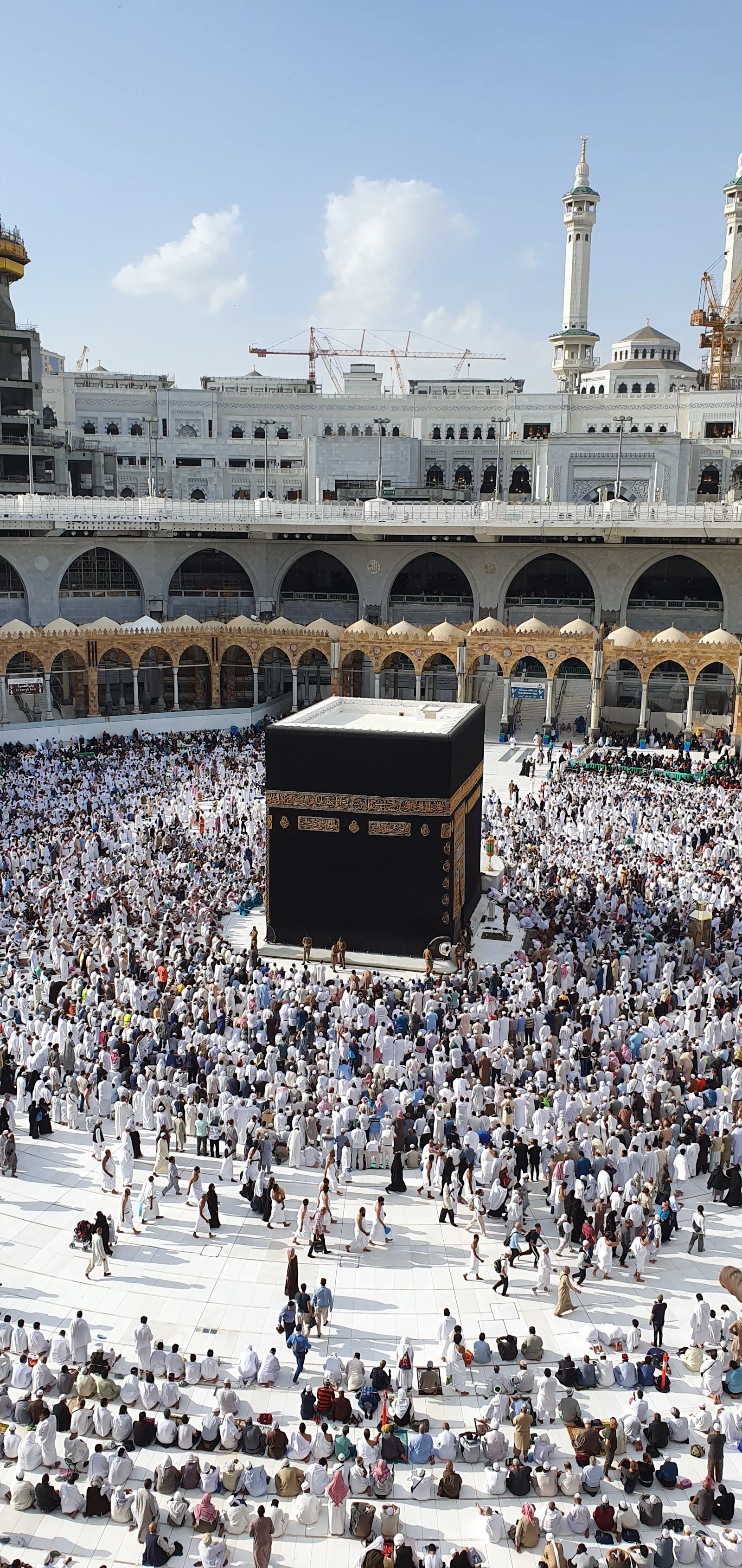 Pilgrims gathered around the Kaaba in Makkah, best social media marketing agencies in Makkah