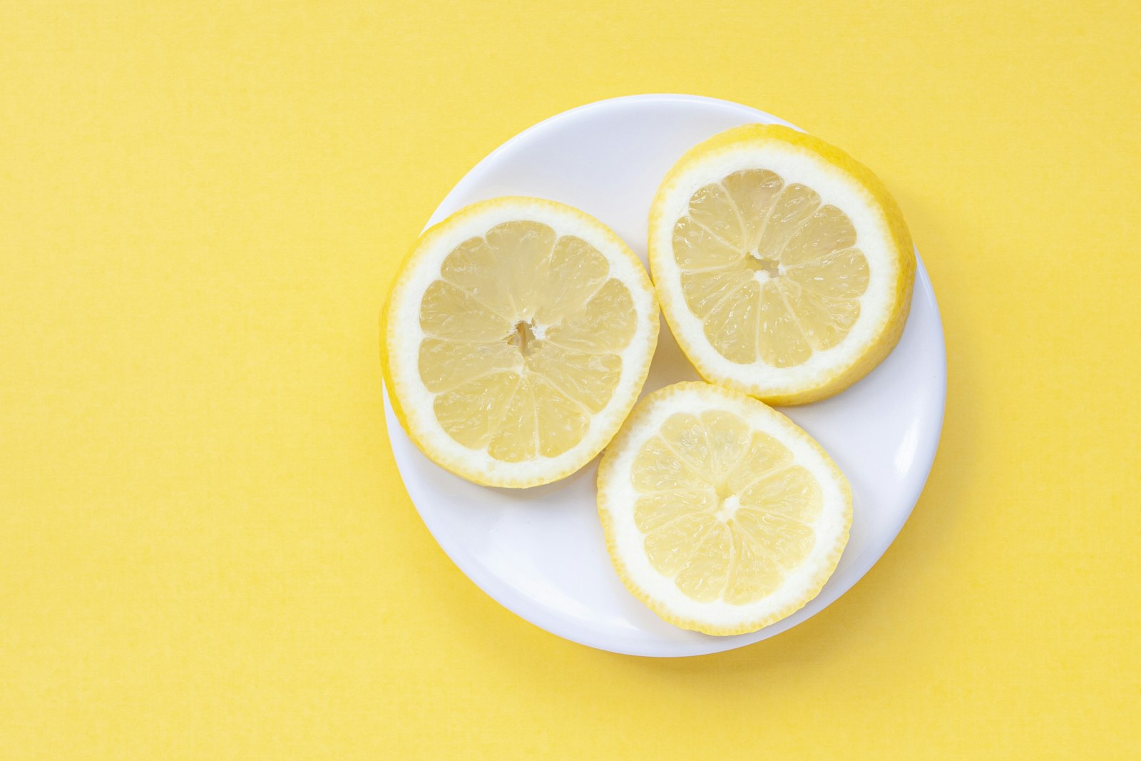 Canon EOS 40D + Canon EF 24-70mm F2.8L USM sample photo. Sliced lemon on yellow photography