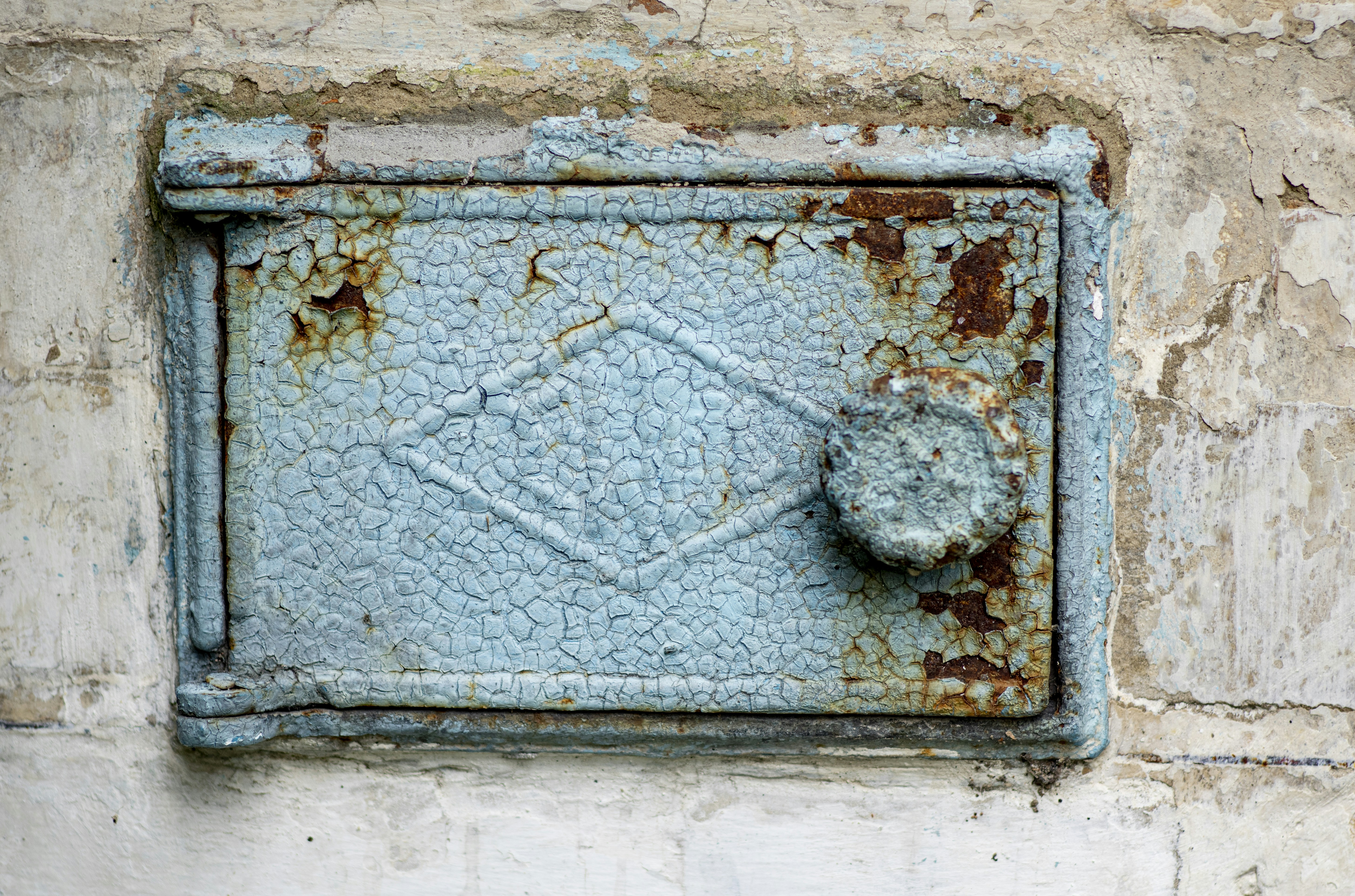 grey and brown concrete wall