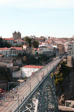 		Abogada de Montiel Advocacia en Maia, Oporto, disponible para la gestión y solicitud de subsidios.