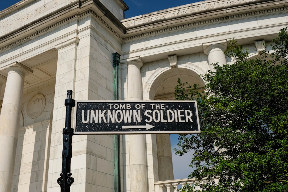 a black and white street sign in front of a building