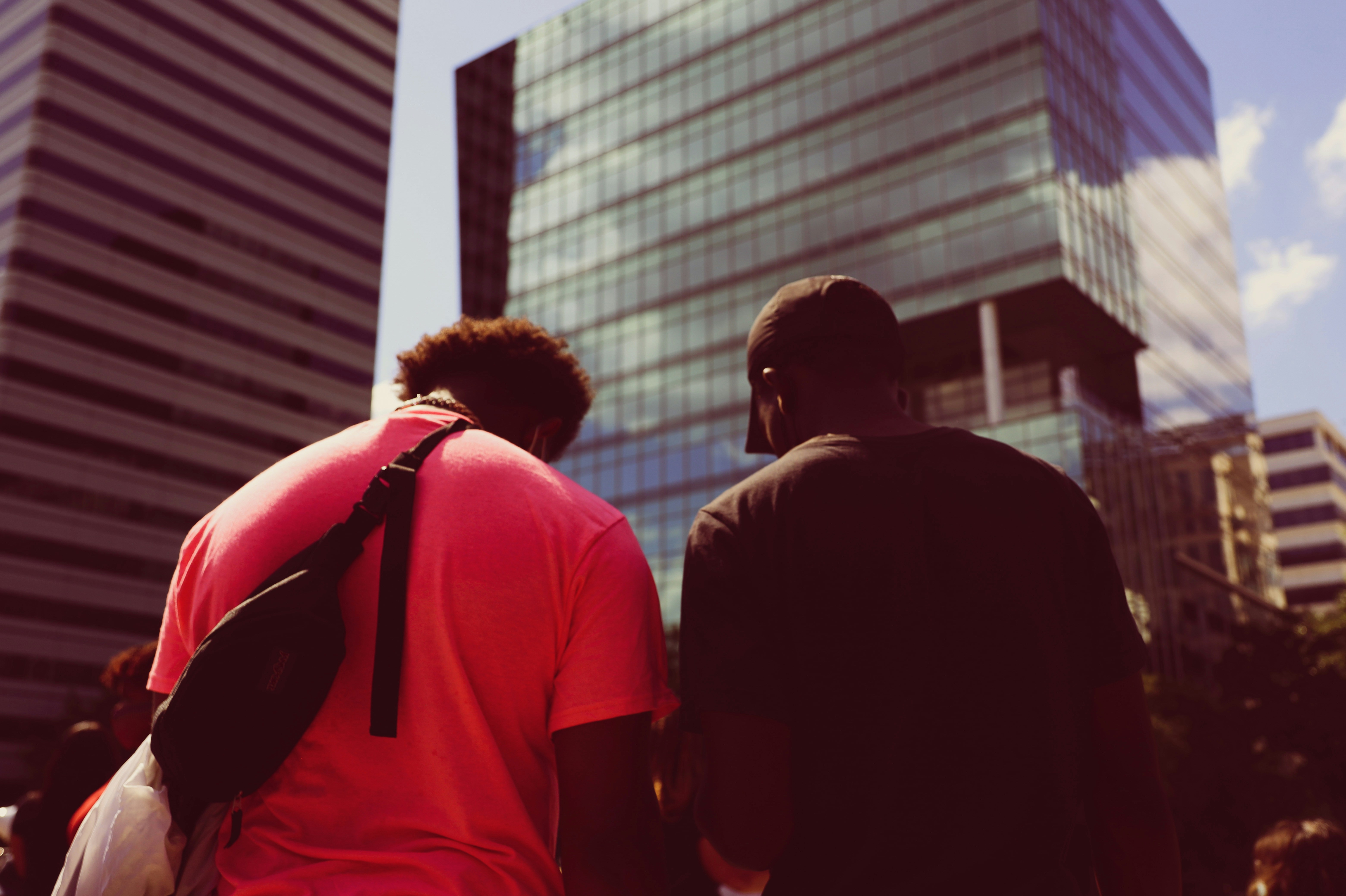 photo-1591053607327-f78994a11bc0?ixid=M3wxMjA3fDB8MXxzZWFyY2h8NHx8YnJvb2tzJTIwJTI2JTIwYmFlenxlbnwwfHx8fDE3NTYyNzcyNTR8MA\u0026ixlib=rb-4.1.0