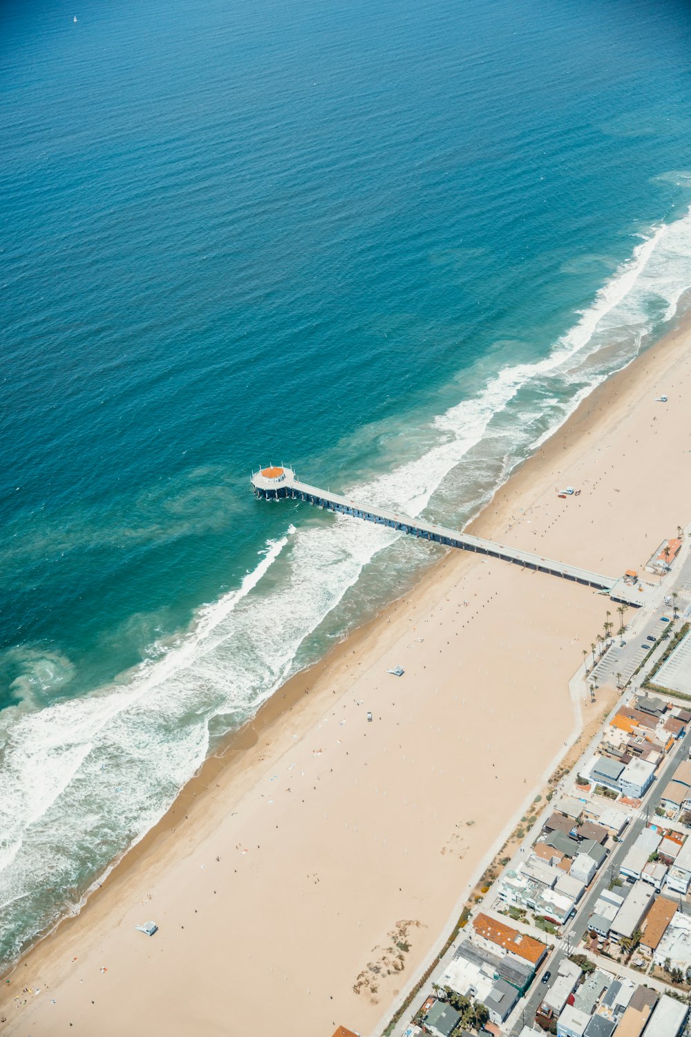 Vista aérea de la playa durante el día