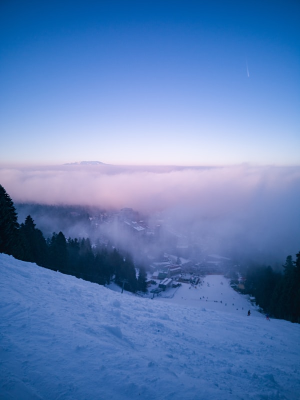 snow covered mountain under blue sky during daytimeby Antonia Chekrakchieva