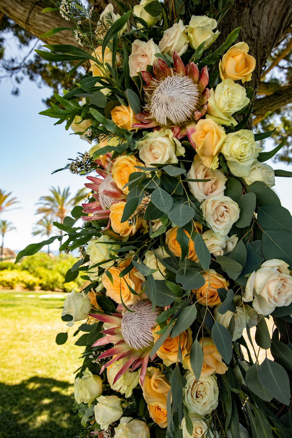 white and pink flower bouquet