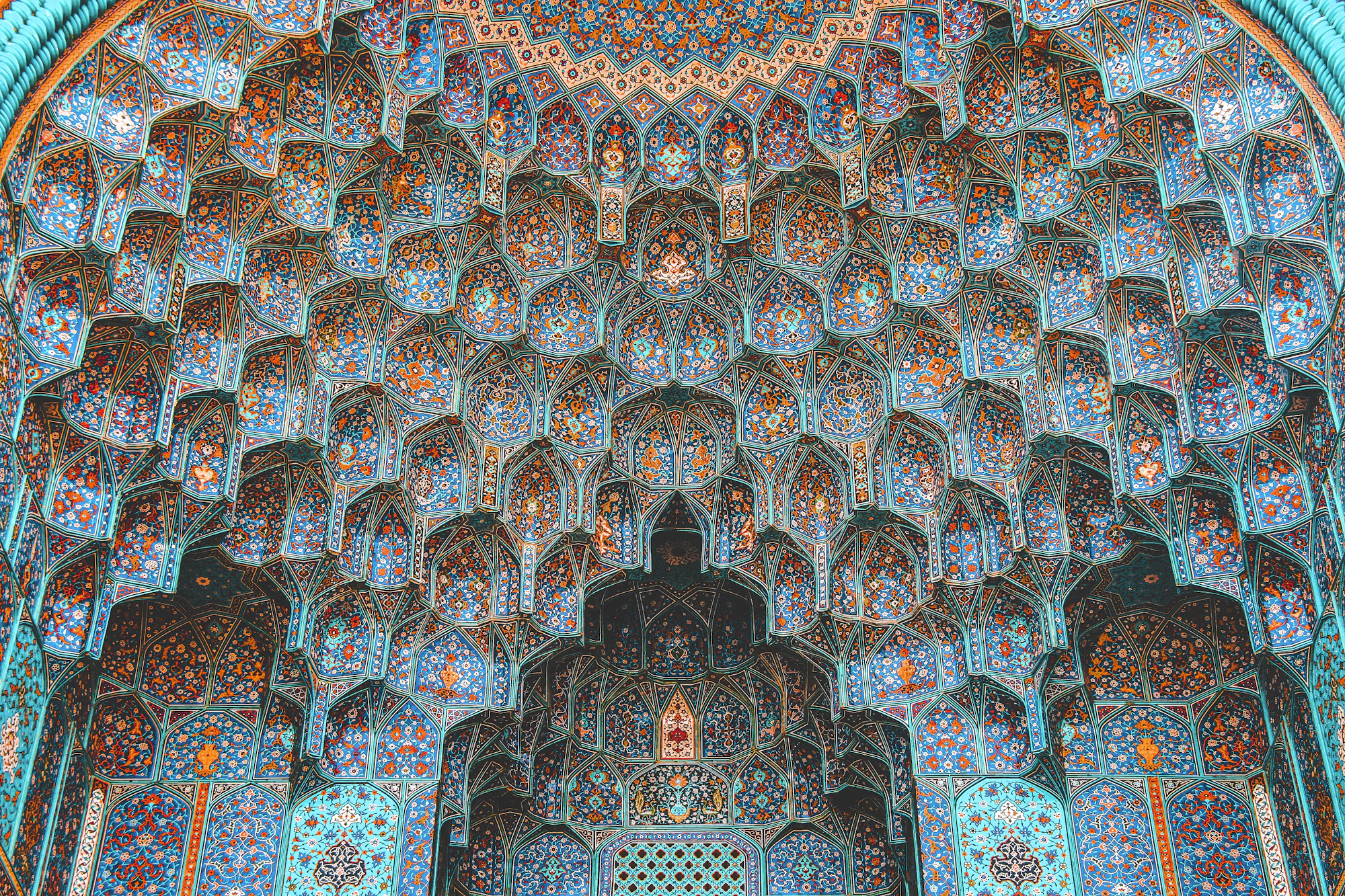 Stunning Persian architecture and rich cultural landscape of Iran - Exclusive travel guide, geographic exploration, and society insights by Swallow's Notes