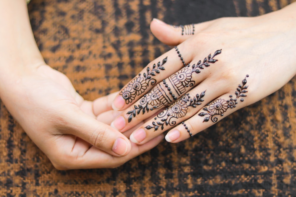 cara menghilangkan henna di tangan