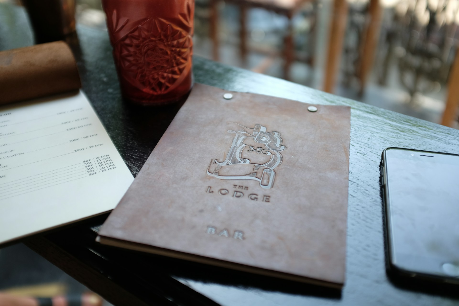 gray computer monitor