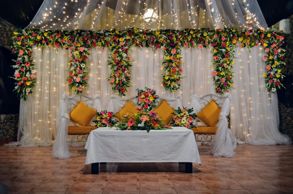 Yellow and white Bridal Haldi ceremony decoration setup, best Haldi decoration in Jaipur by Manha Event Decoration