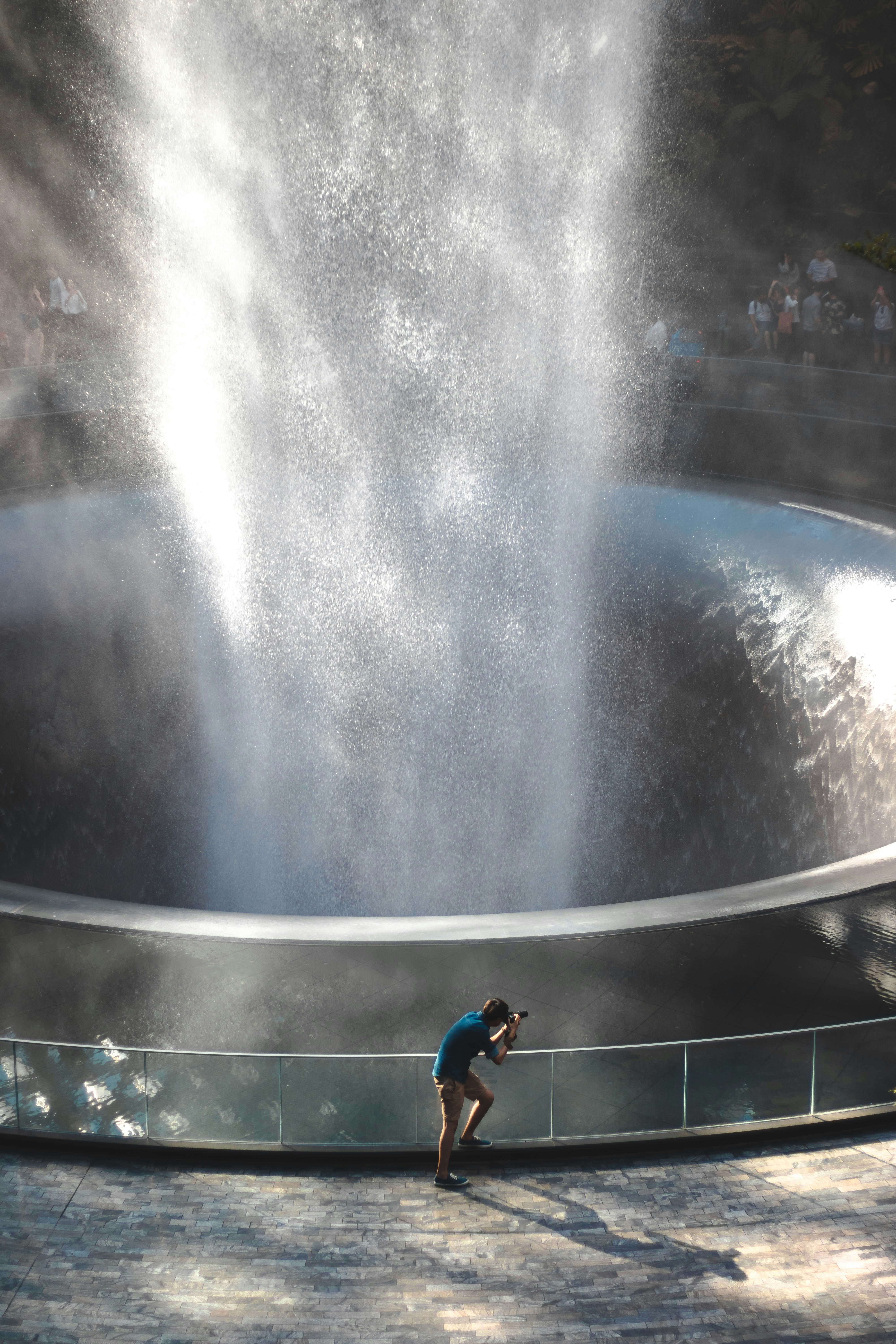 photo-1591205212856-5d92b5471a25?ixid=MnwxMjA3fDB8MXxzZWFyY2h8MTQ2fHxMYUd1YXJkaWElMjBBaXJwb3J0JTIwcGFzc2VuZ2Vyc3xlbnwwfHx8fDE2Njg3OTUyODQ%5Cu0026ixlib=rb-4.0.3