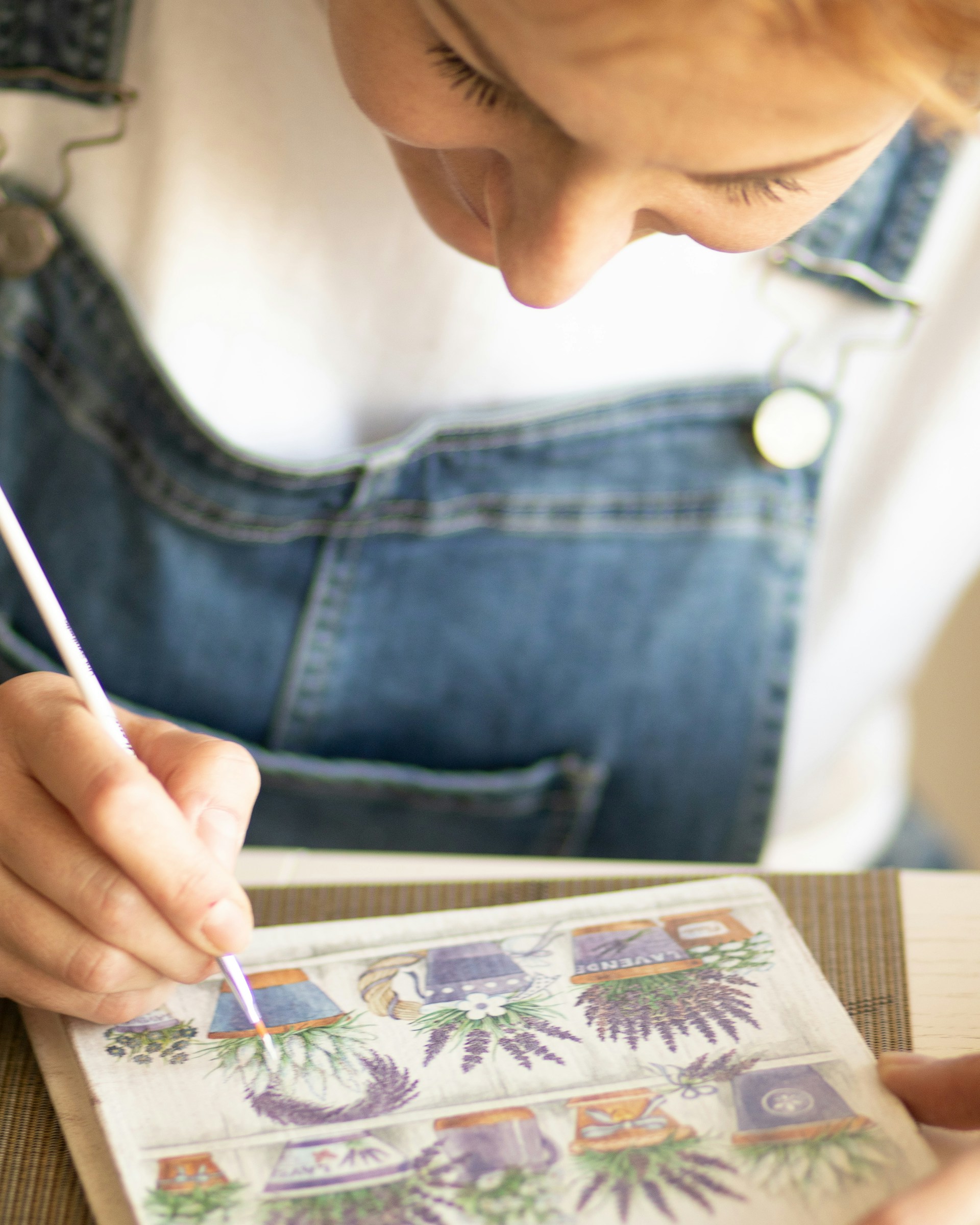 gray computer monitor