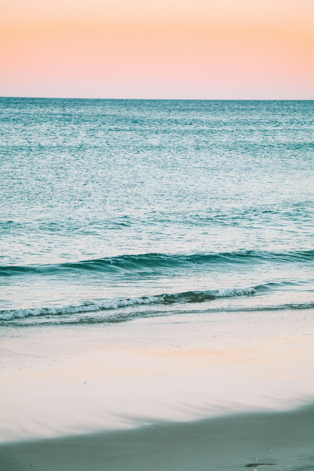 blue sea waves during daytime