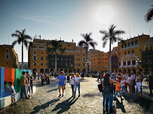 A bustling city square in Parauapebas under a bright sunny sky.