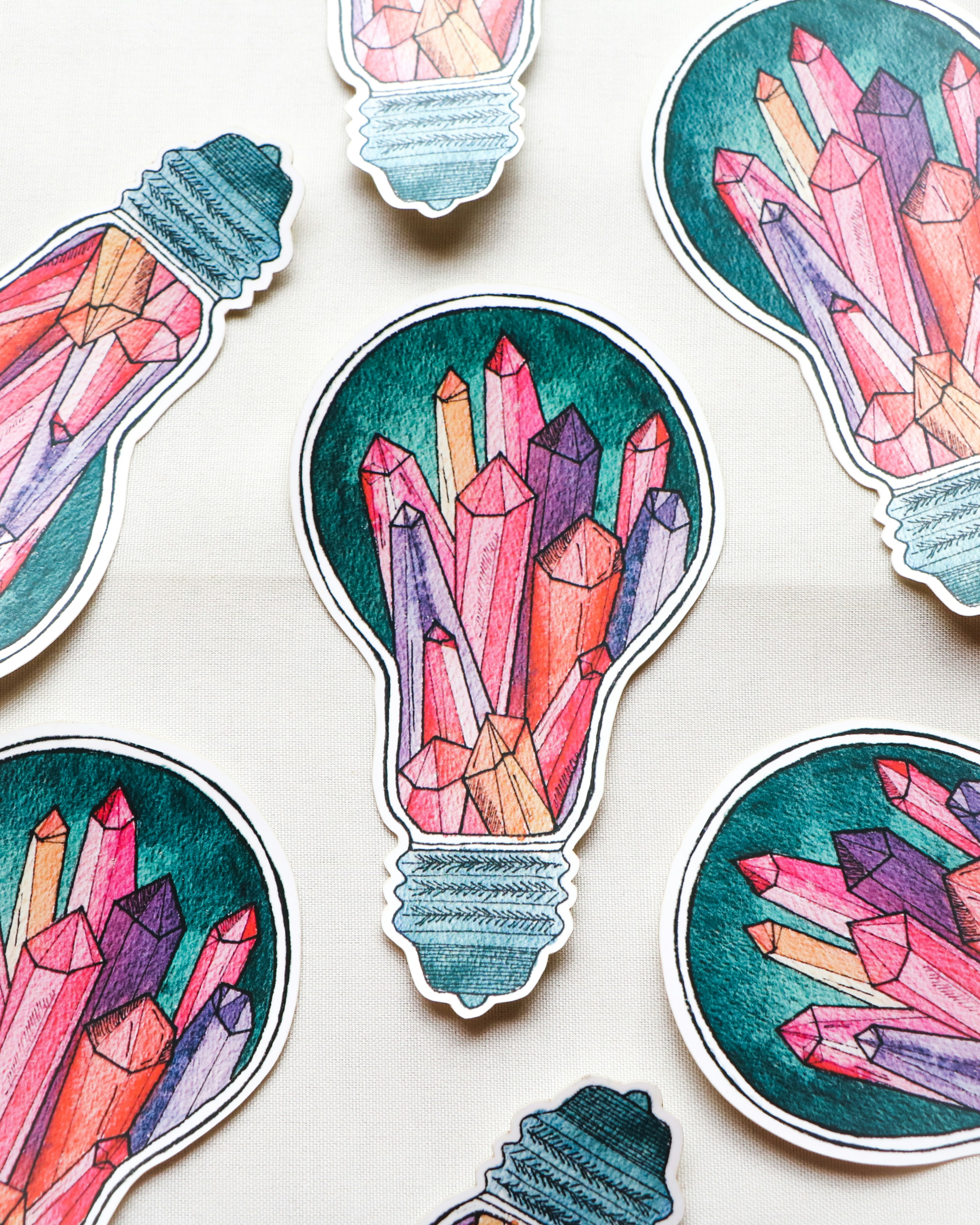 青、白、赤の抽象画