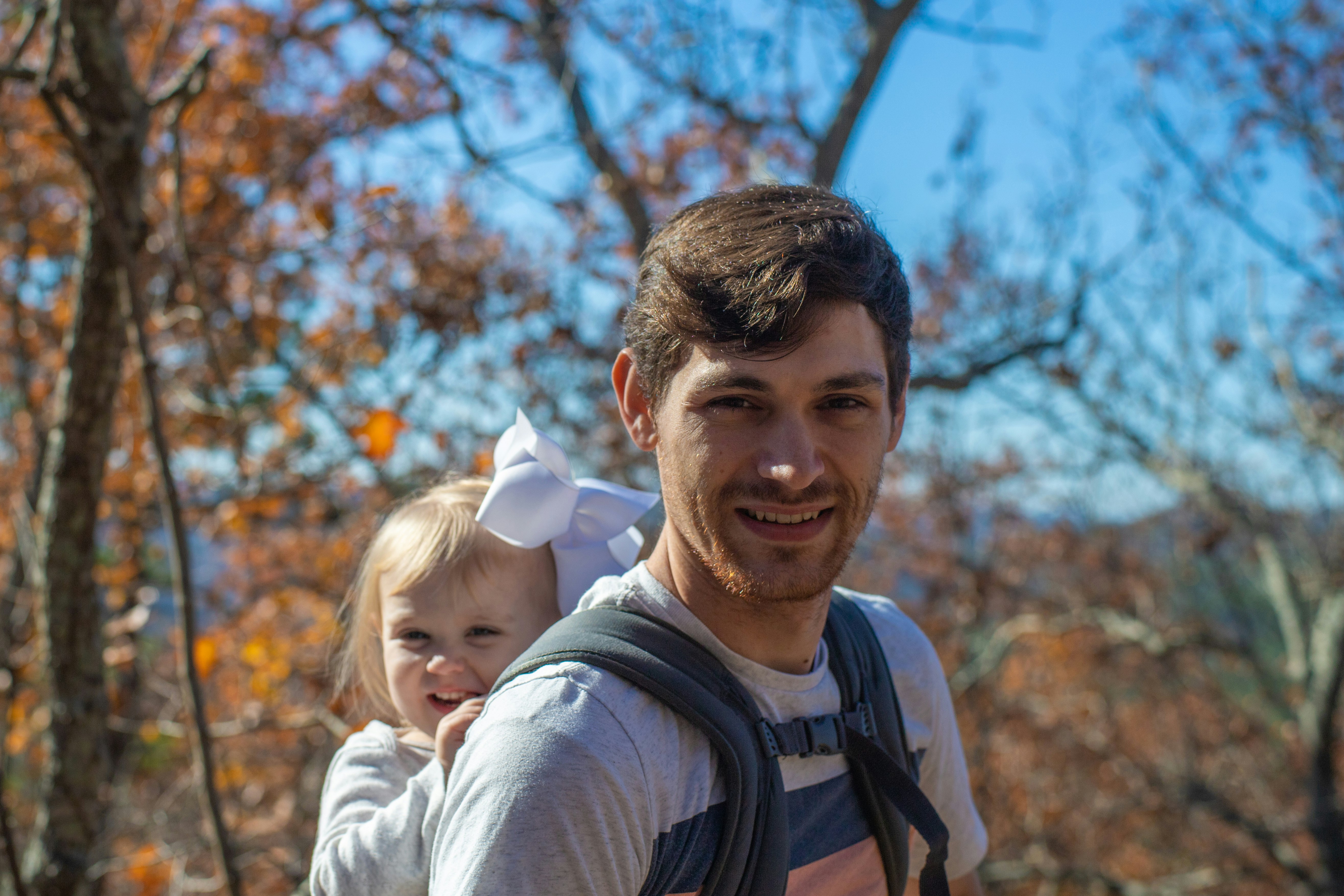 J climbing Pinnacle Mountain with A in tow. Shot with ♥ on a Canon EOS 6D II & a Carl Zeiss Planar 58mm.