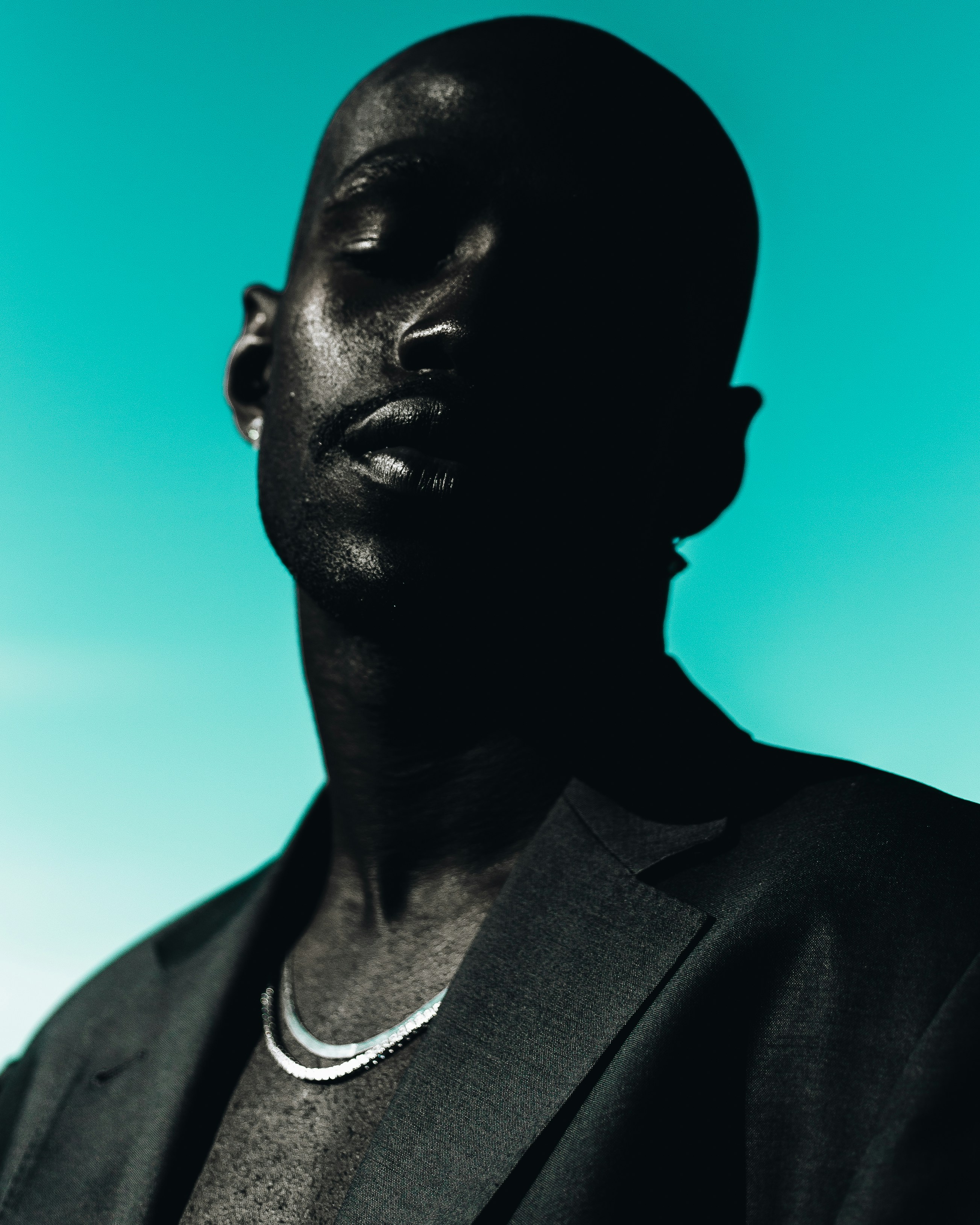 great photo recipe,how to photograph lucid - from the lost series; man in black suit jacket