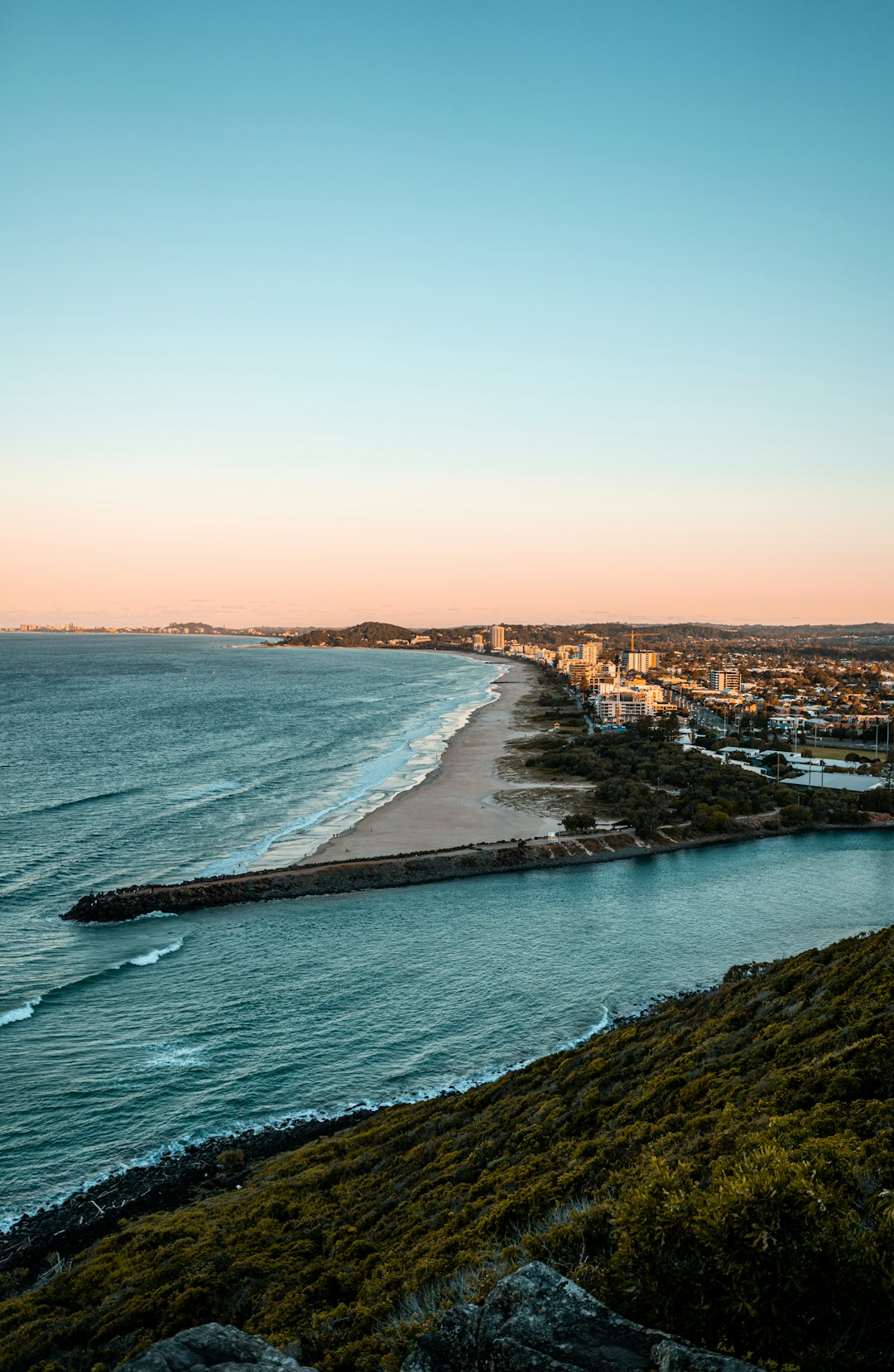 travelers stories about Beach in Burleigh Heads QLD, Australia