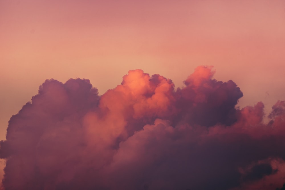 nubes blancas y cielo azul