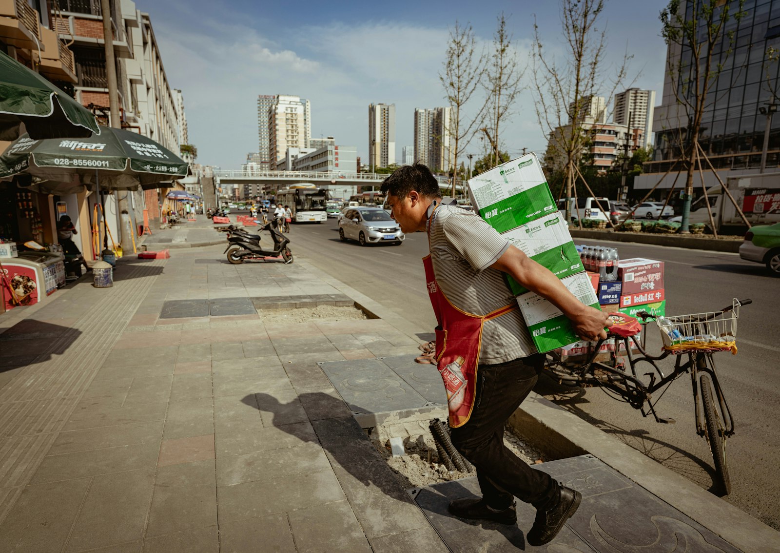 Sony a7R IV + Sony FE 20mm F1.8G sample photo. Man in red tank photography