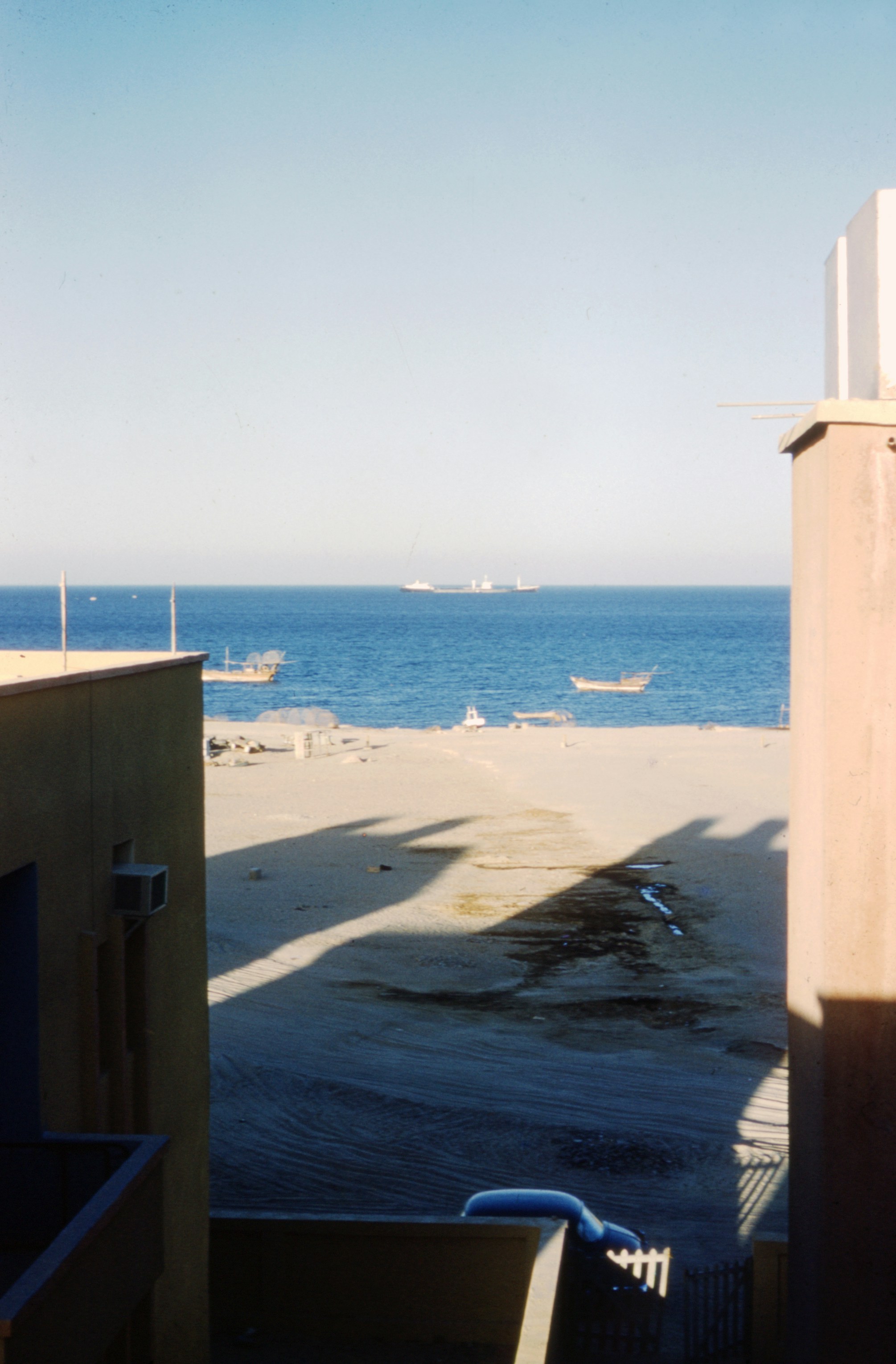 People on beach during daytime photo – Free Kuwait Image on Unsplash