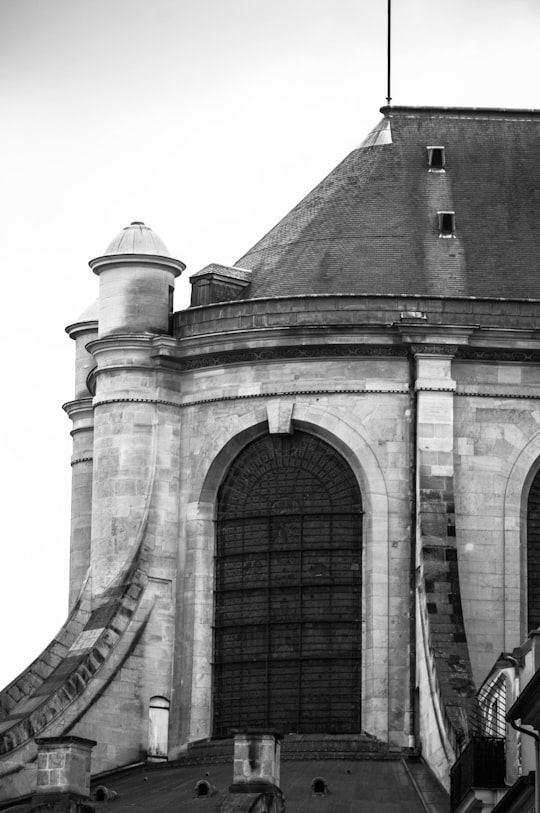 gray concrete building under white sky during daytime in Saint-Sulpice France