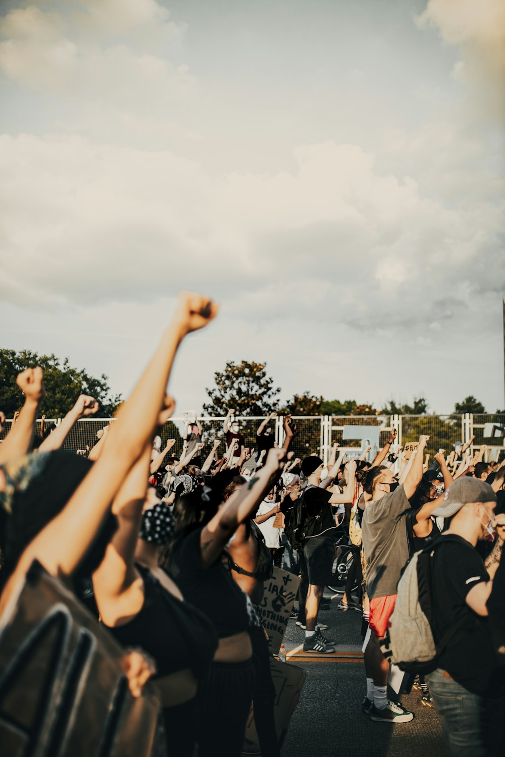 persone in un concerto durante il giorno