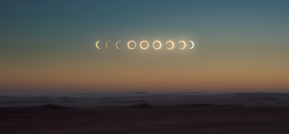 Phases d'une éclipse solaire alignées dans le ciel au-dessus d'un paysage au crépuscule