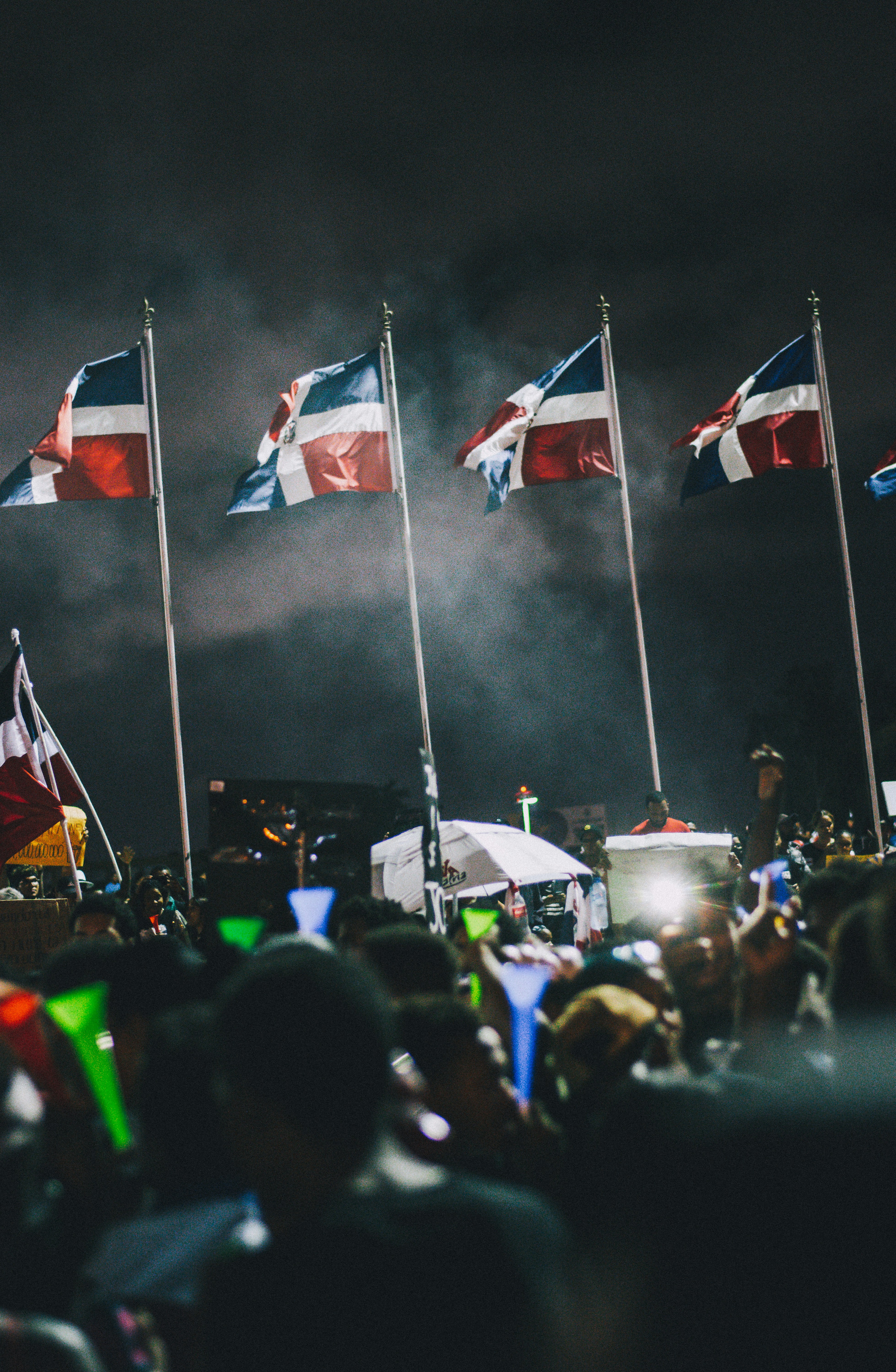 people holding flags during daytime