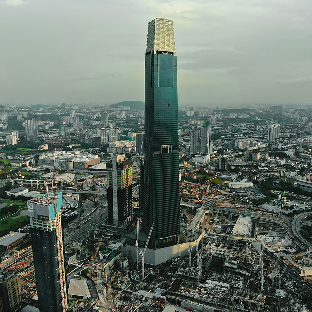 Edificios de gran altura durante el día